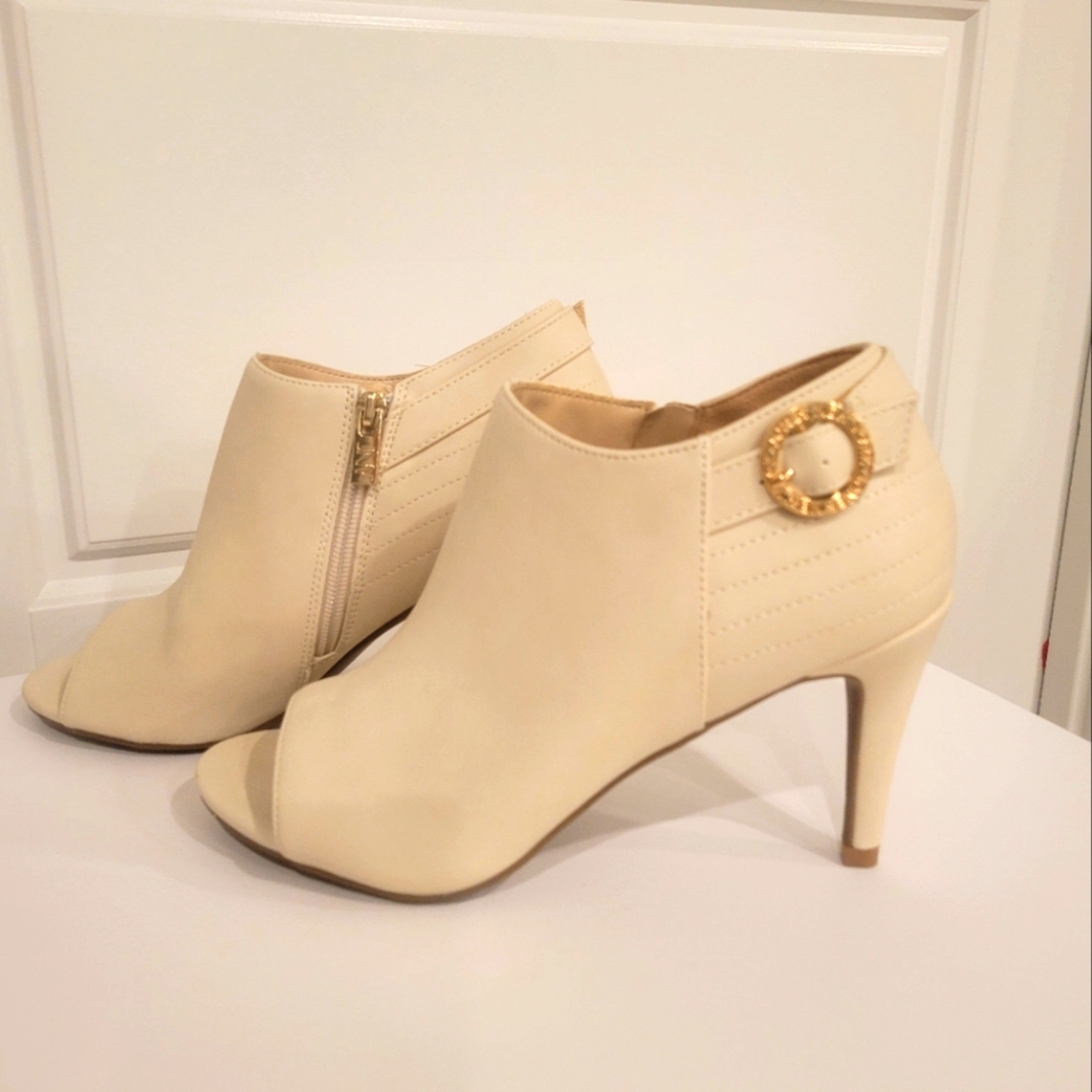 JONES NEW YORK PEPITO CREAM PEEP TOE ANKLE BOOTIES SIZE 8 - Picture 1 of 10